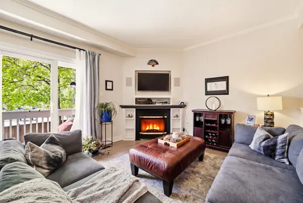 1010 Walden CIR #2, Mississauga, ON L5J 4J9