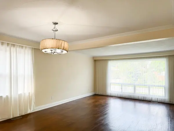 30 Northampton DR, Toronto W08, ON M9B 4S6