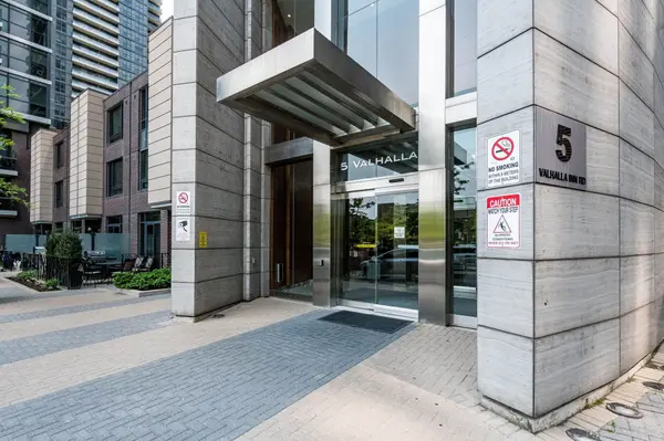 5 Valhalla Inn RD #1302, Toronto W08, ON M9B 1S9