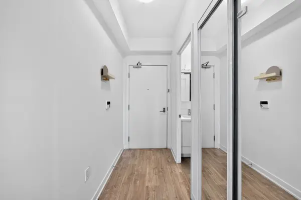 4699 Glen Erin DR #302, Mississauga, ON L5M 2E5