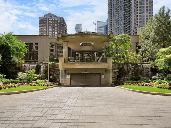 3880 Duke Of York BLVD #504, Mississauga, ON L5B 4M7