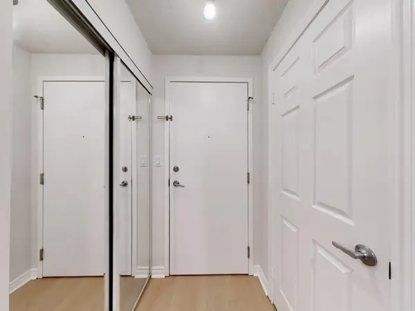 3880 Duke Of York BLVD #504, Mississauga, ON L5B 4M7