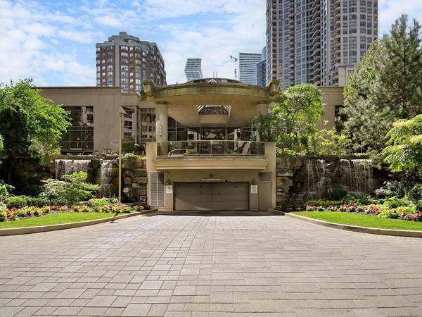 3880 Duke Of York BLVD #504, Mississauga, ON L5B 4M7