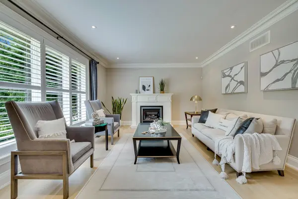 168 Walby DR, Oakville, ON L6L 4E2