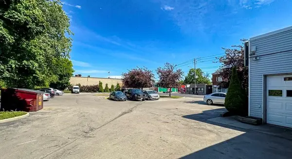 1325 Barton ST E, Hamilton, ON L8H 4T1