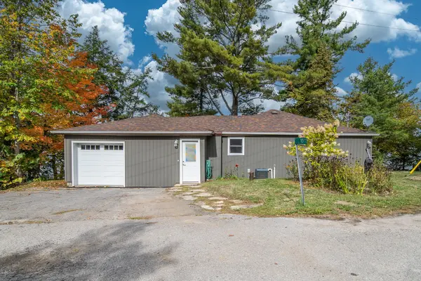 1017 Woods LN, Frontenac, ON K0H 1W0