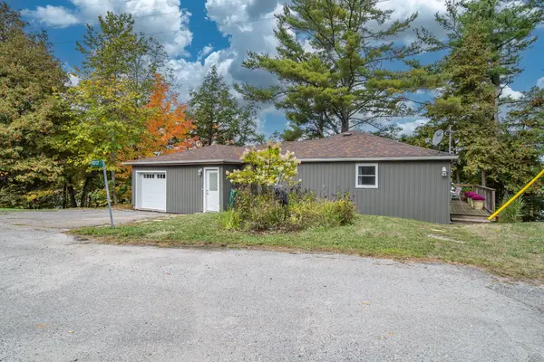 1017 Woods LN, Frontenac, ON K0H 1W0
