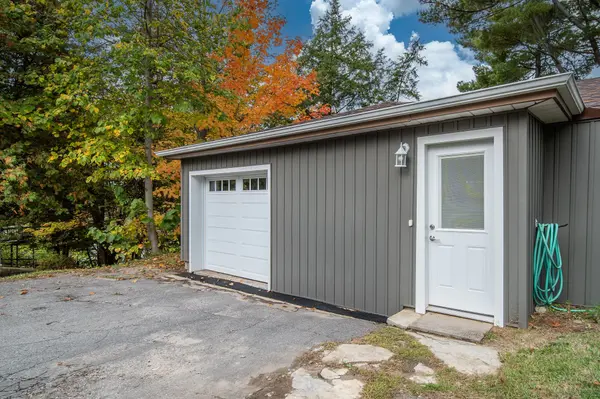 1017 Woods LN, Frontenac, ON K0H 1W0