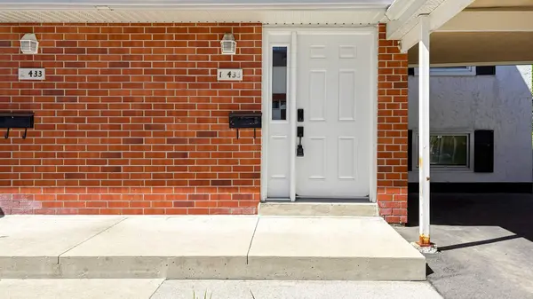 433 Keats WAY #1, Waterloo, ON N2L 5S7
