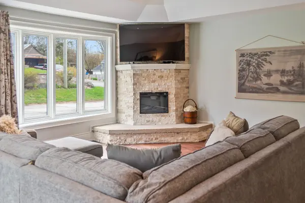 12 Mill ST, Amaranth, ON L9W 3Z3
