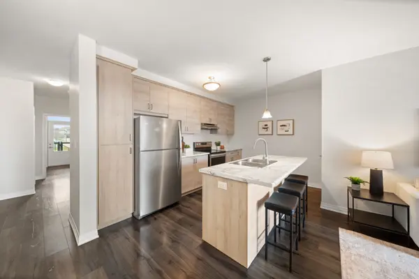 155 Thomas Slee DR #2G, Kitchener, ON N2P 2X5
