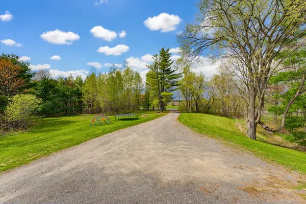 748 St Felix RD, Clarence-rockland, ON K0A 2A0