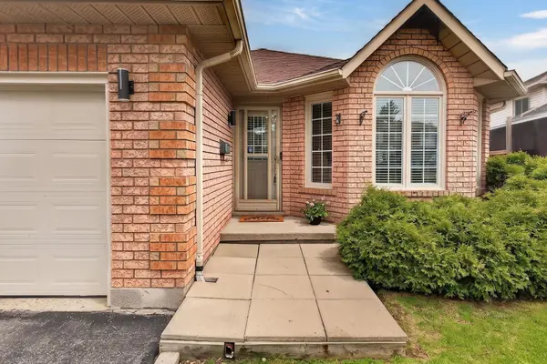 6 Glenhollow DR, Hamilton, ON L8J 3R7