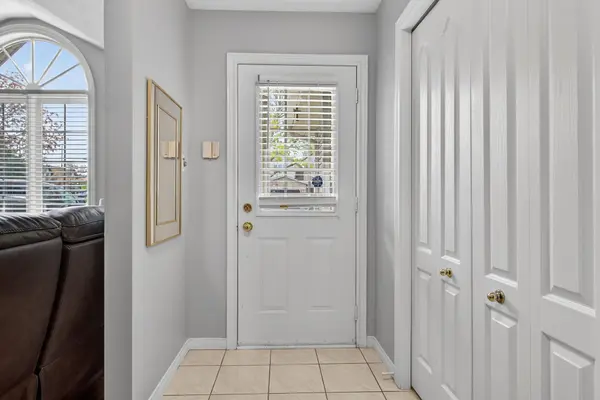 6 Glenhollow DR, Hamilton, ON L8J 3R7