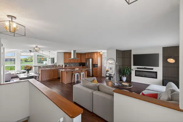 6042 Dobson LN, Stittsville - Munster - Richmond, ON K0A 2Z0
