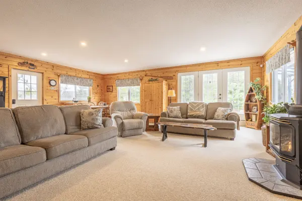 143 South DR, Huntsville, ON P1H 2J2