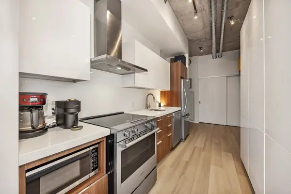 360 Mcleod ST #905, Ottawa Centre, ON K2P 1A9