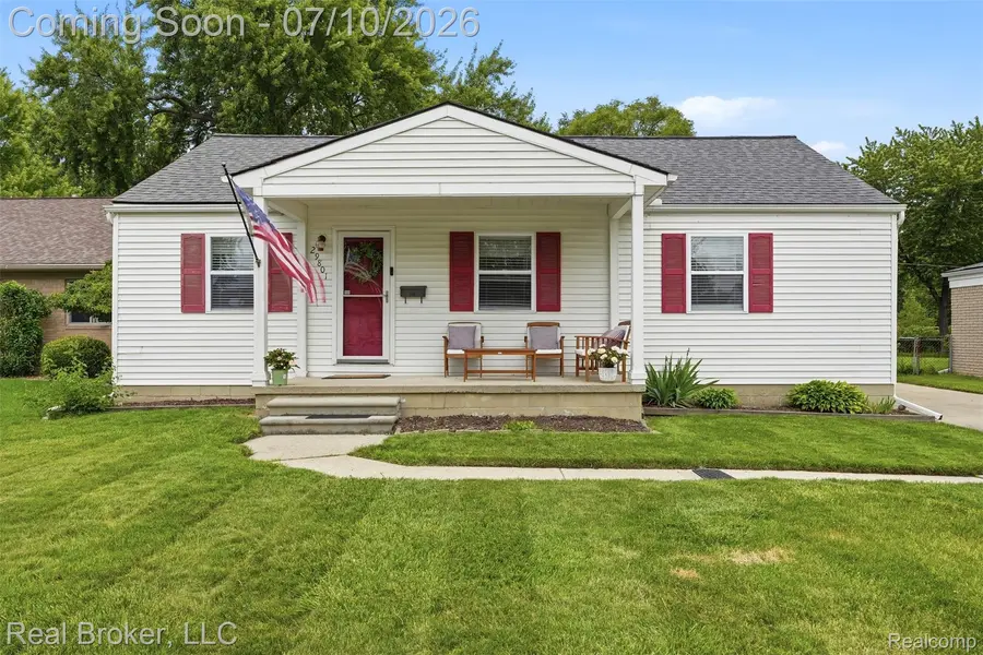 29801 Gloria ST, St. Clair Shores, MI 48082