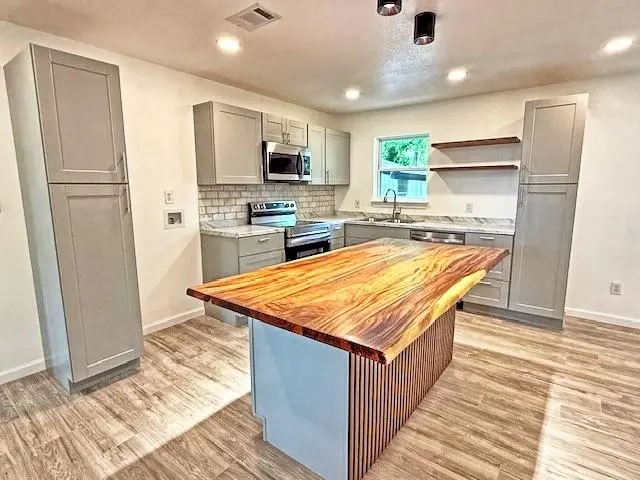 103 Phillips Street, Saint Jo, TX 76265