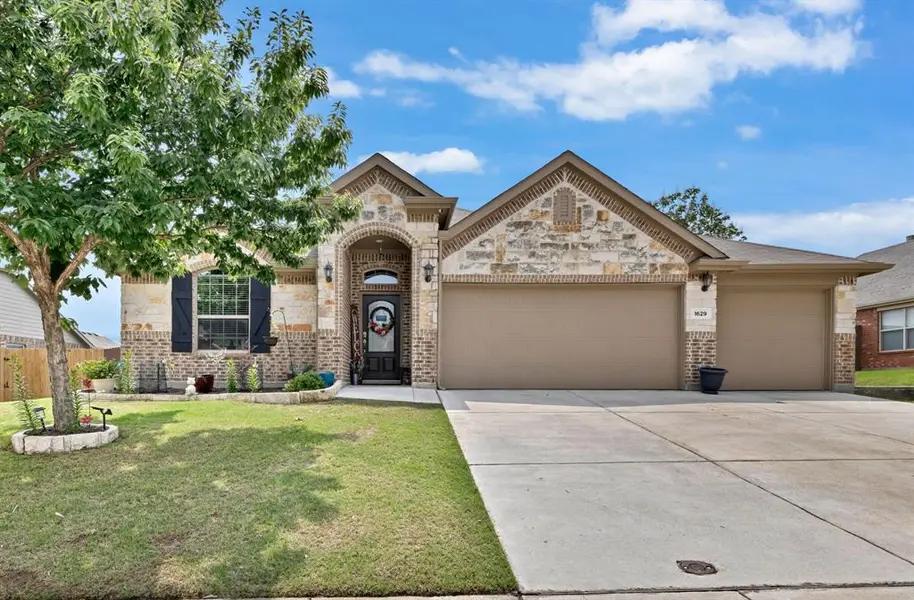 1629 Suncatcher Way, Fort Worth, TX 76052