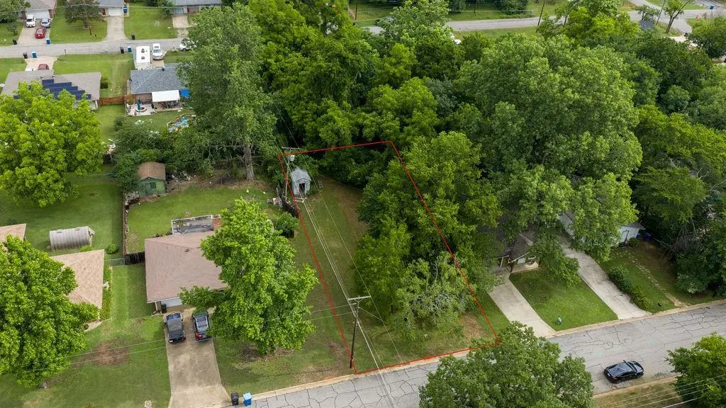 911 Thatcher Street, Denison, TX 75020