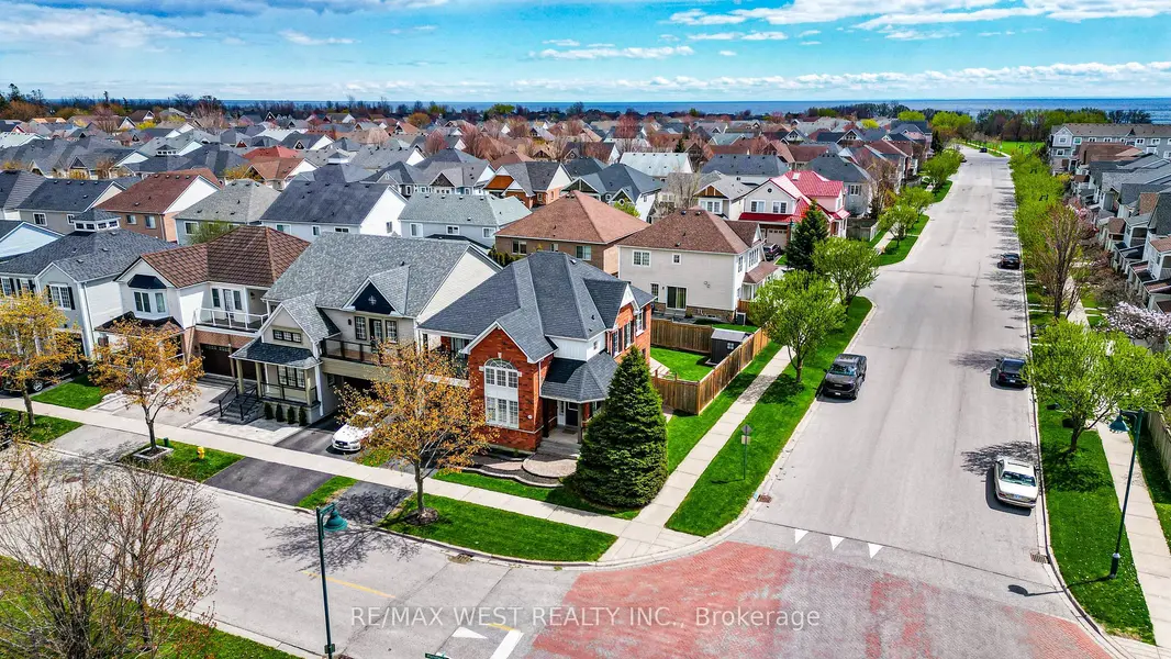 112 Handley CRES, Ajax, ON L1Z 1L7