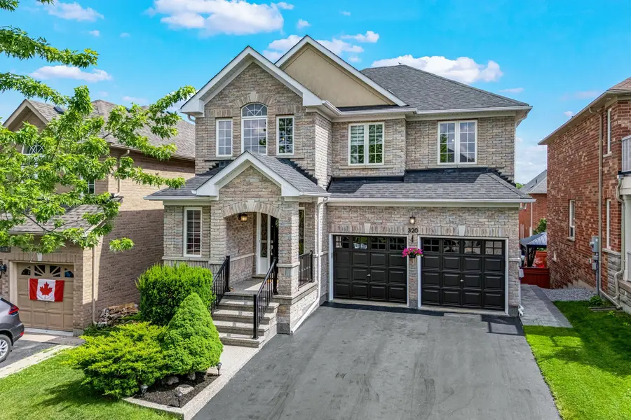 320 Dowson LOOP, Newmarket, ON L3X 3G2