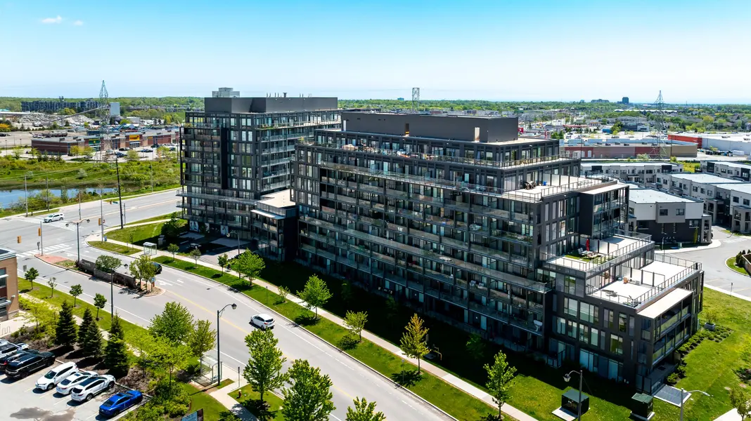 3200 Dakota Common #B602, Burlington, ON L7M 2A7