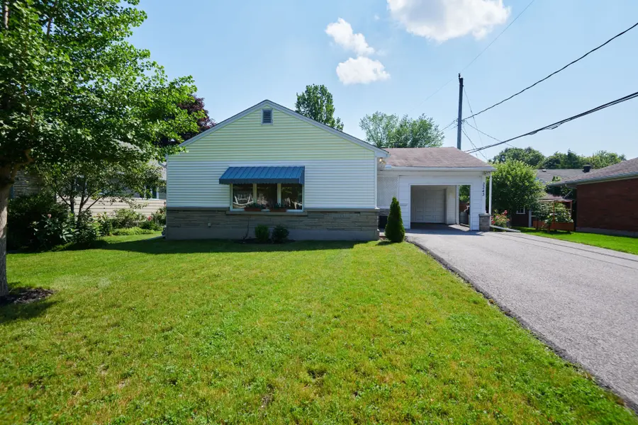 2243 Hillary AVE, Alta Vista And Area, ON K1H 7H7