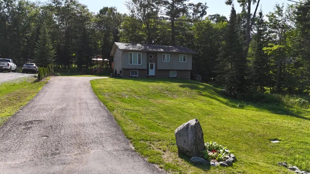 1036 Post RD, Bracebridge, ON P1L 1W9
