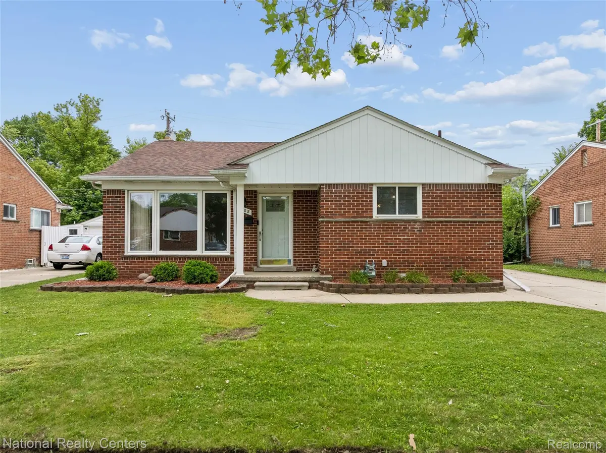 8108 Whitefield ST, Dearborn Heights, MI 48127