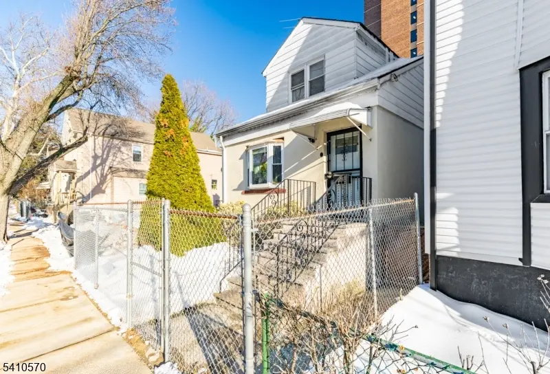 52 Oak Ave, Irvington Twp., NJ 07111