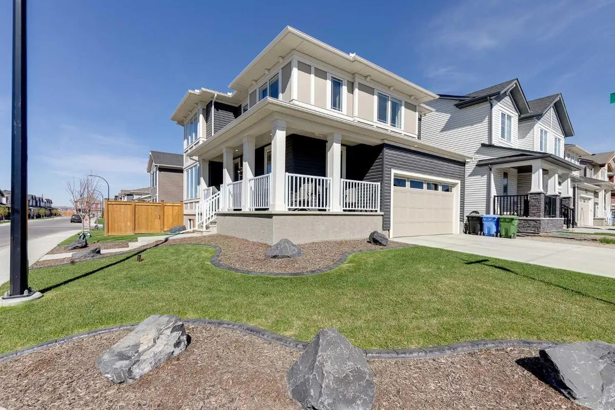 28 Carringwood Close NW, Calgary, AB T3P 2A9