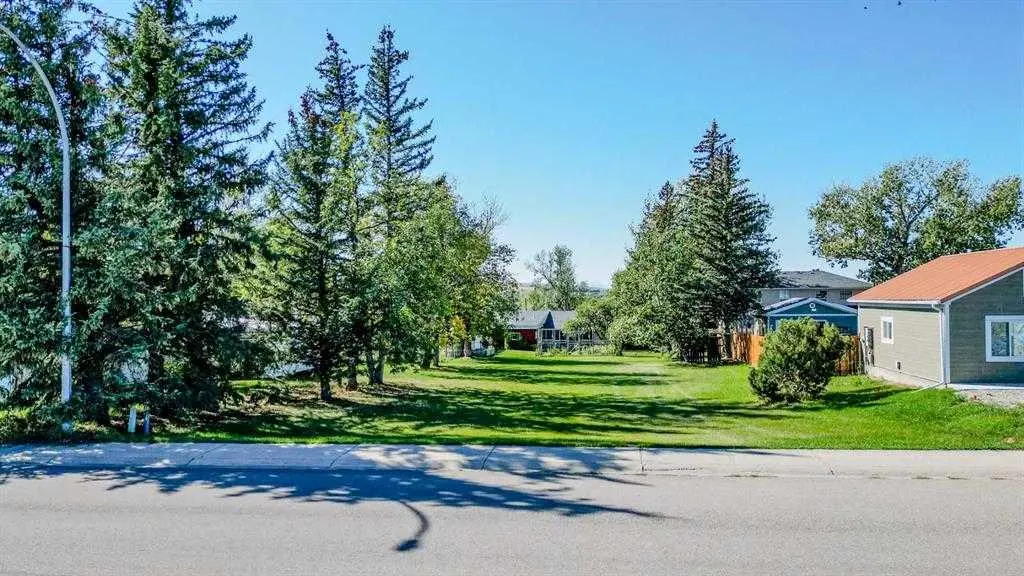 731 2 ST E, Cardston, AB T0K 0K0