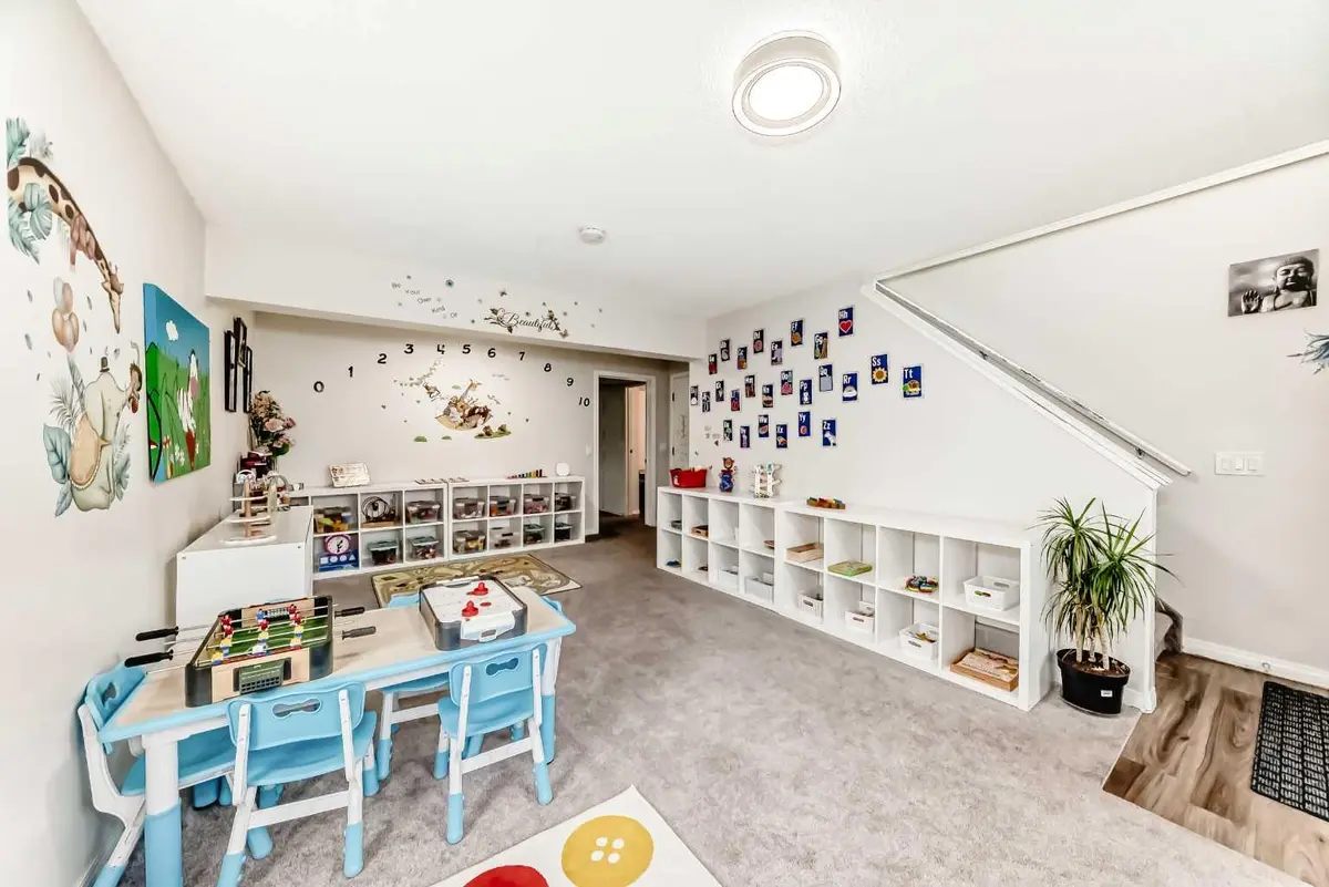 123 Millbank RD SW, Calgary, AB T2Y 2Y9