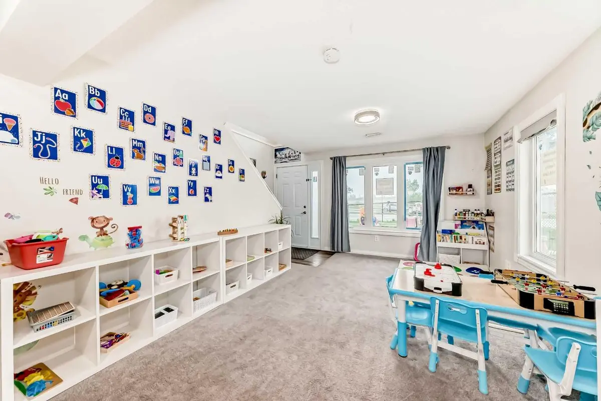 123 Millbank RD SW, Calgary, AB T2Y 2Y9