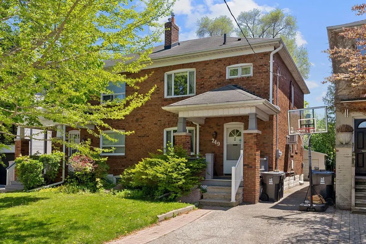 249 Brookdale AVE, Toronto C04, ON M5M 1P6