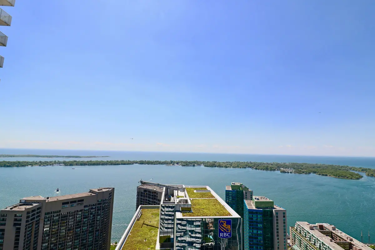 100 Harbour ST #5207, Toronto C01, ON M5J 0B5