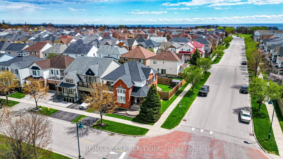 112 Handley CRES, Ajax, ON L1Z 1L7