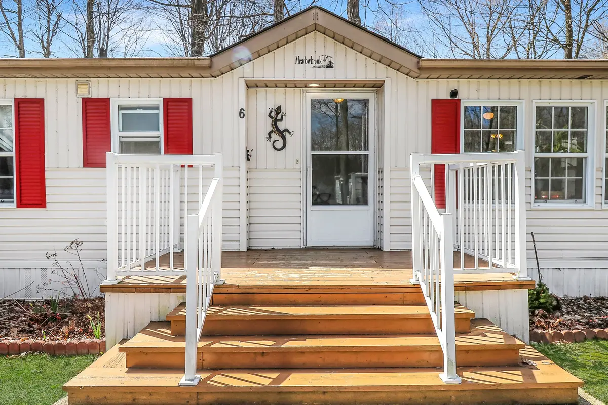 6 Pacific AVE, Wasaga Beach, ON L9Z 3A8