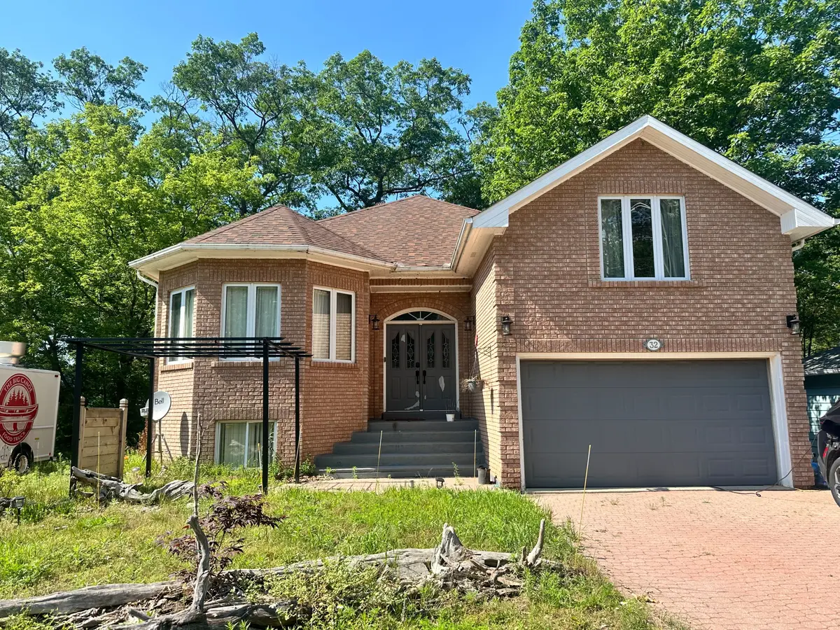 32 1st LN, Wasaga Beach, ON L9Z 2G3