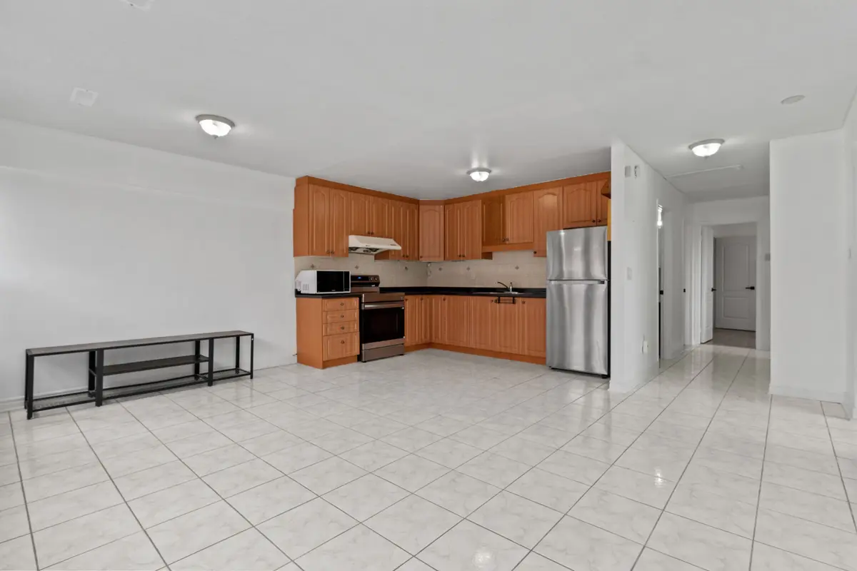 2922 Islington AVE #3, Toronto W05, ON M9L 2K4