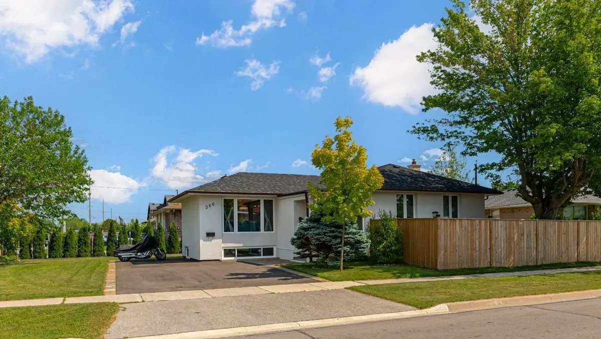 366 Wildwood DR, Oakville, ON L6K 1T2