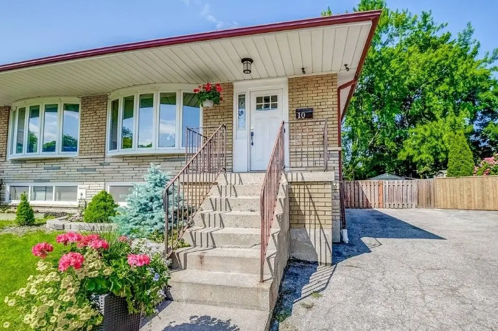 10 Rima CT, Toronto W08, ON M9C 4C8