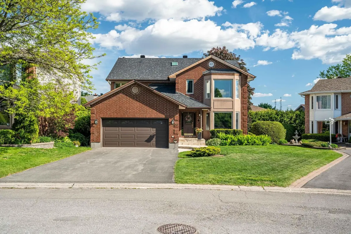 30 Huntings End AVE, Kanata, ON K2M 1R3