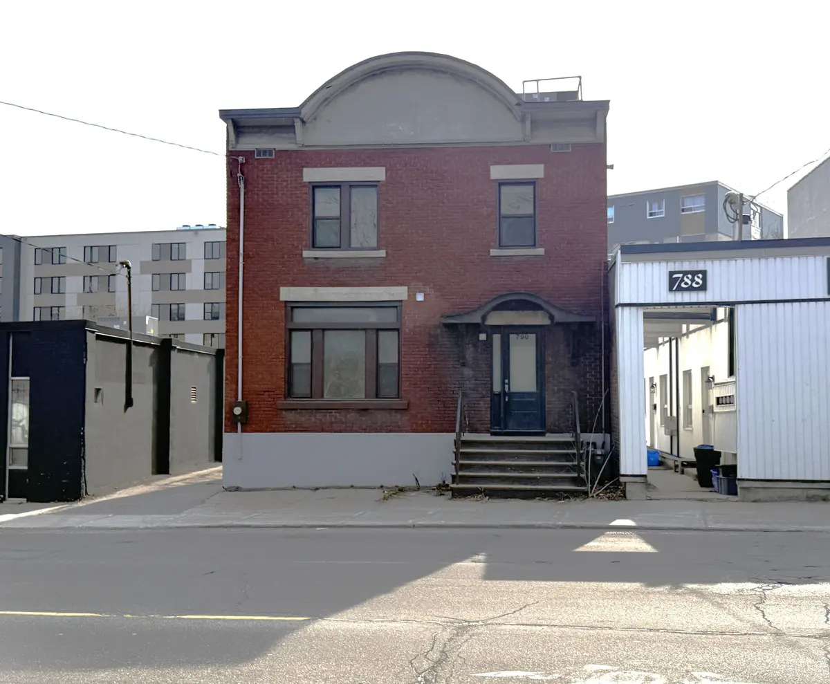 790 Bronson AVE, Dows Lake - Civic Hospital And Area, ON K1S 4G4