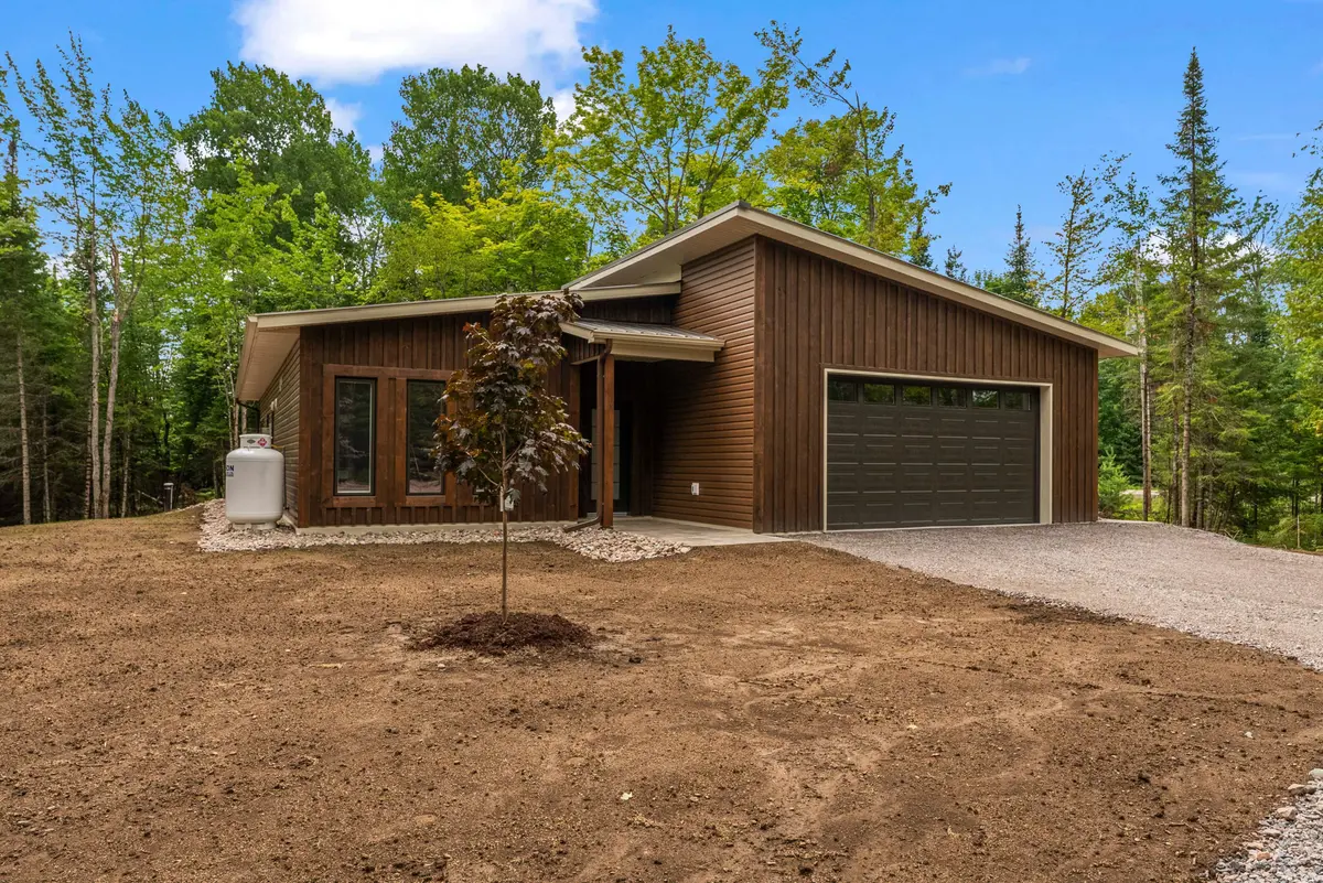 00 Calabogie RD, Greater Madawaska, ON K0J 1G0