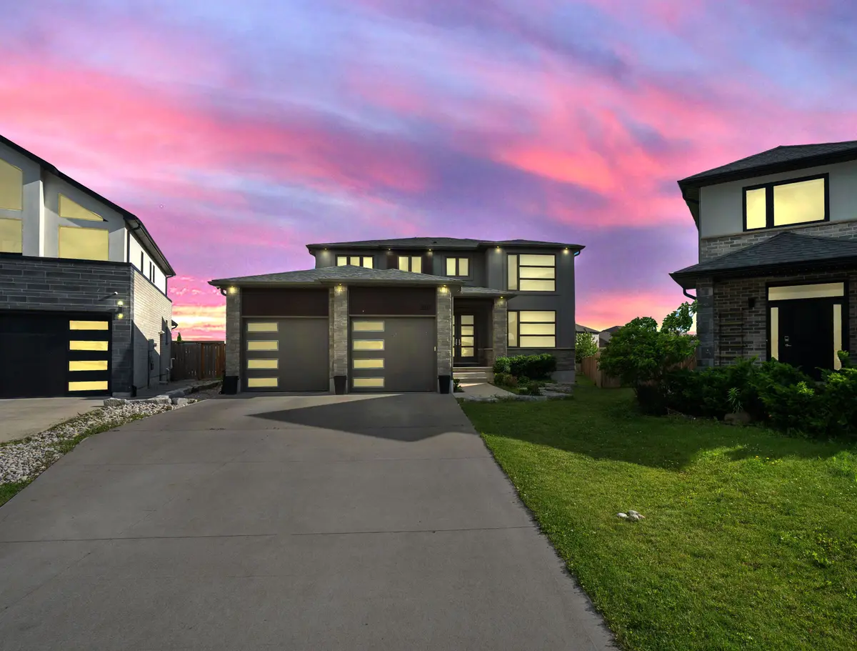 2217 Wateroak DR, London North, ON N6G 5B4