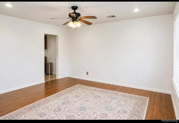 26536 Palmer BLVD, Madison Heights, MI 48071