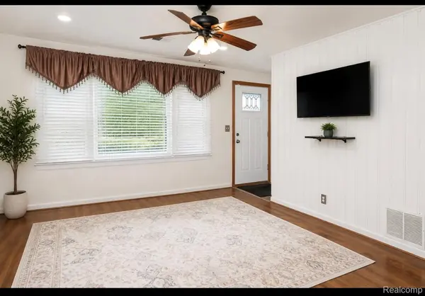 26536 Palmer BLVD, Madison Heights, MI 48071